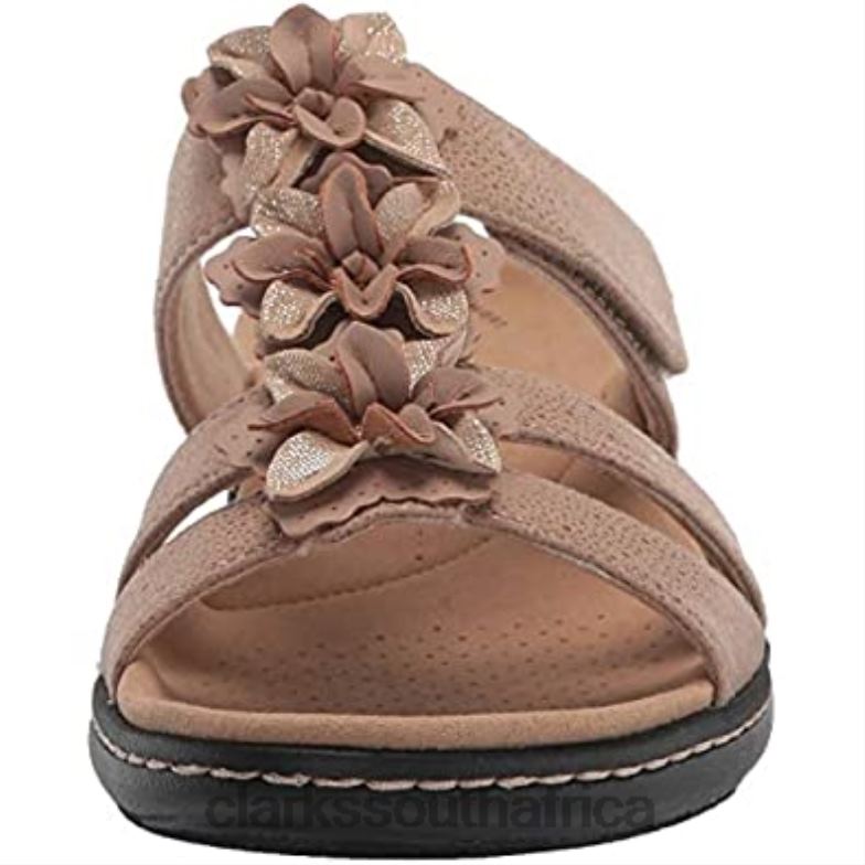 Women's Laurieann Judi Flat Sandal Sand Synthetic Leather Combi Clarks 840401366 Women Clarks Sand Synthetic Leather Combi